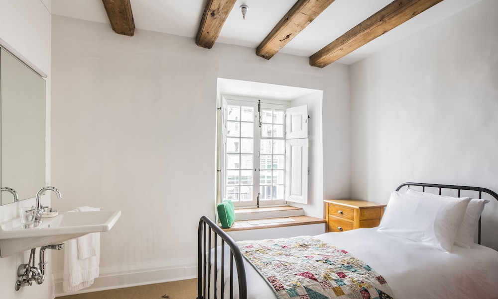 Authentic Room, 2 Single Beds, Shared Bathroom photo 2