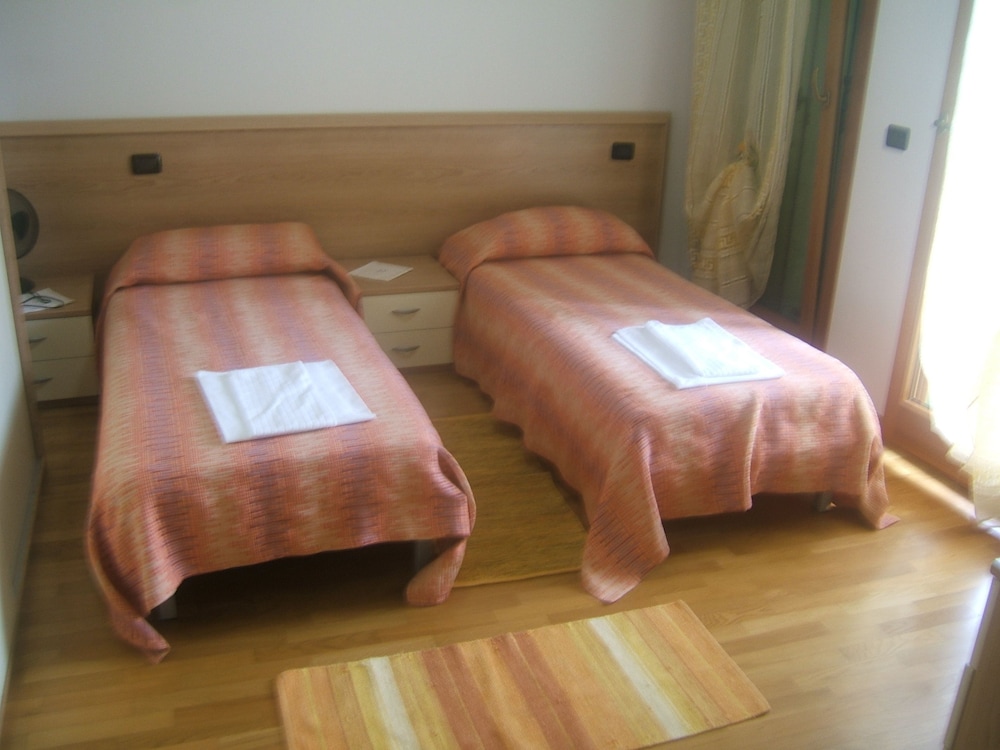 Classic Triple Room photo 2