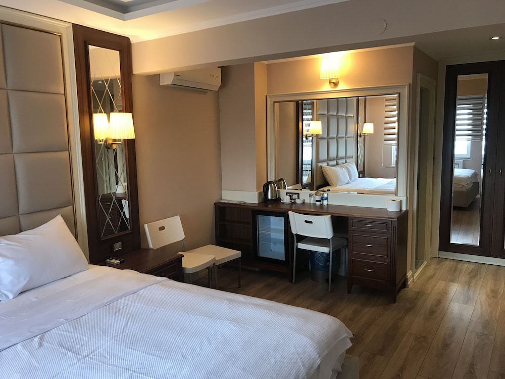 Deluxe Suite, 1 Bedroom, Non Smoking photo 1
