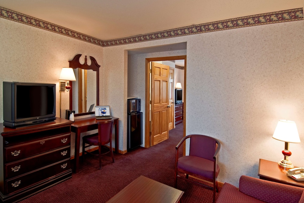 Suite, 2 Queen Beds, Non Smoking photo 2