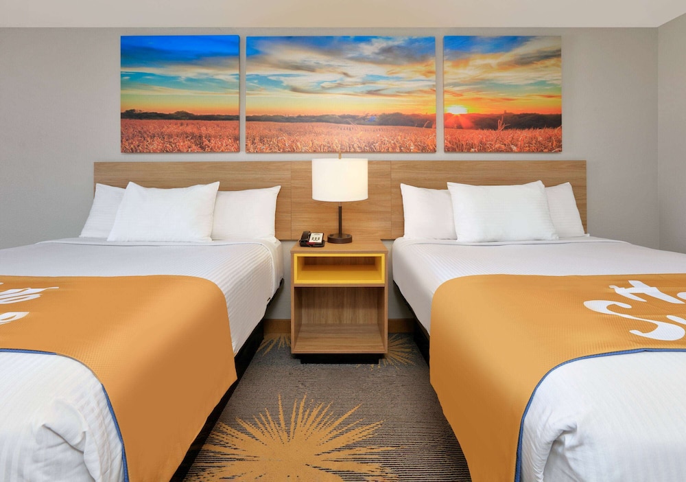 Standard Room, 2 Queen Beds - Photo 6