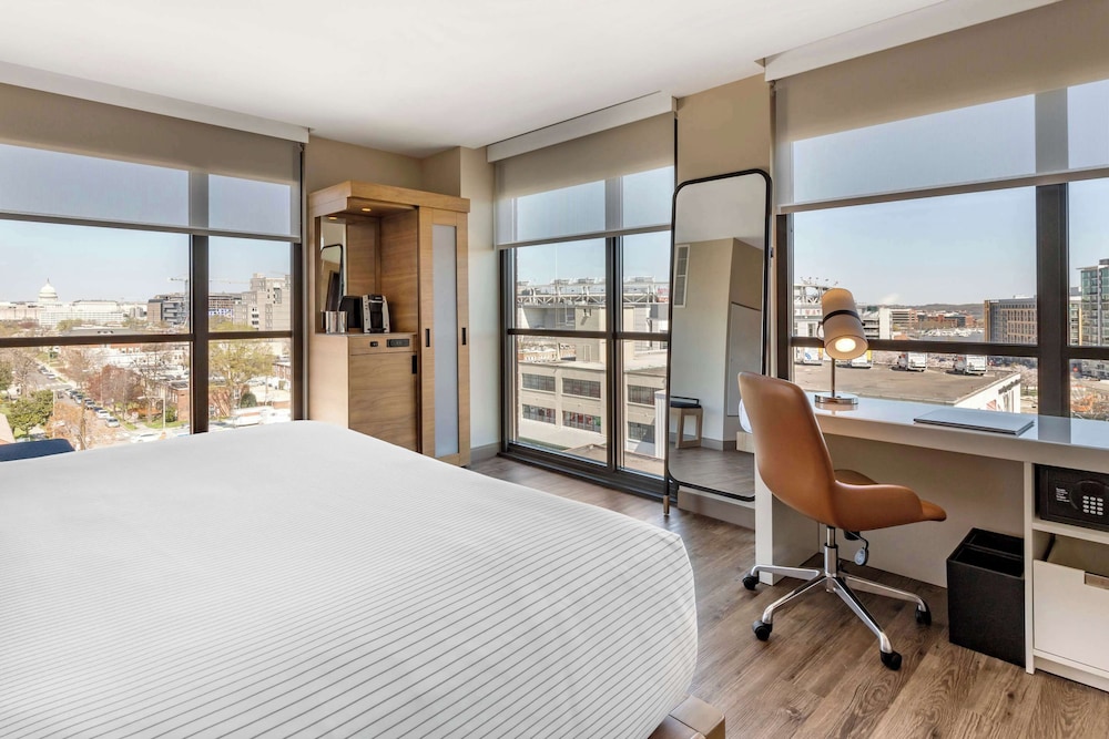 Premium Quadruple Room, 1 King Bed, Non Smoking, Corner (Larger Room) photo 1