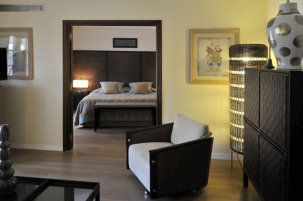 Suite - Photo 5