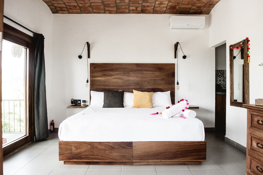 Suite, Sea View (#4) - Photo 11
