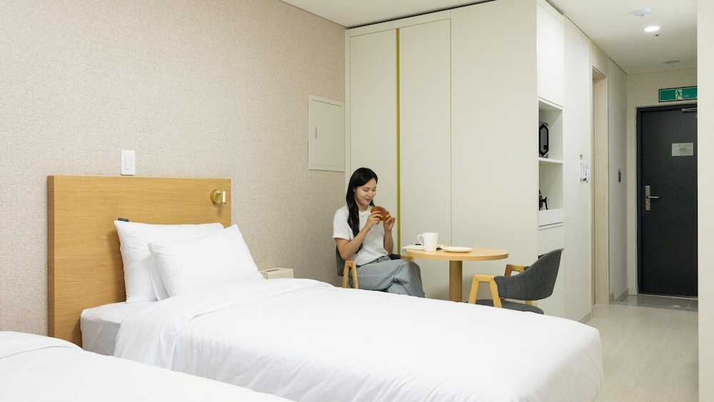 Deluxe Triple Room, Non Smoking, City View photo 3