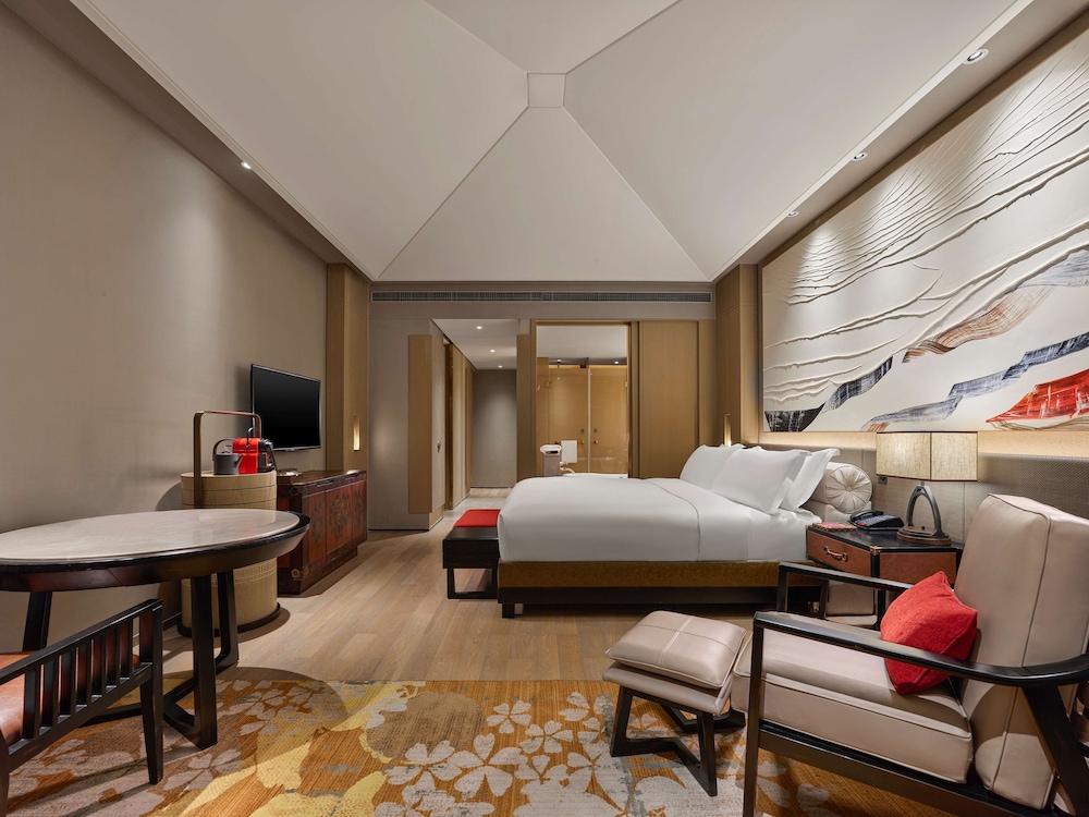 Deluxe Room, 1 King Bed, Lake View - Photo 3