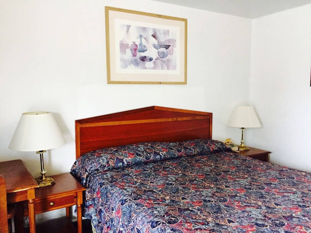 Standard Room, 1 King Bed photo 3