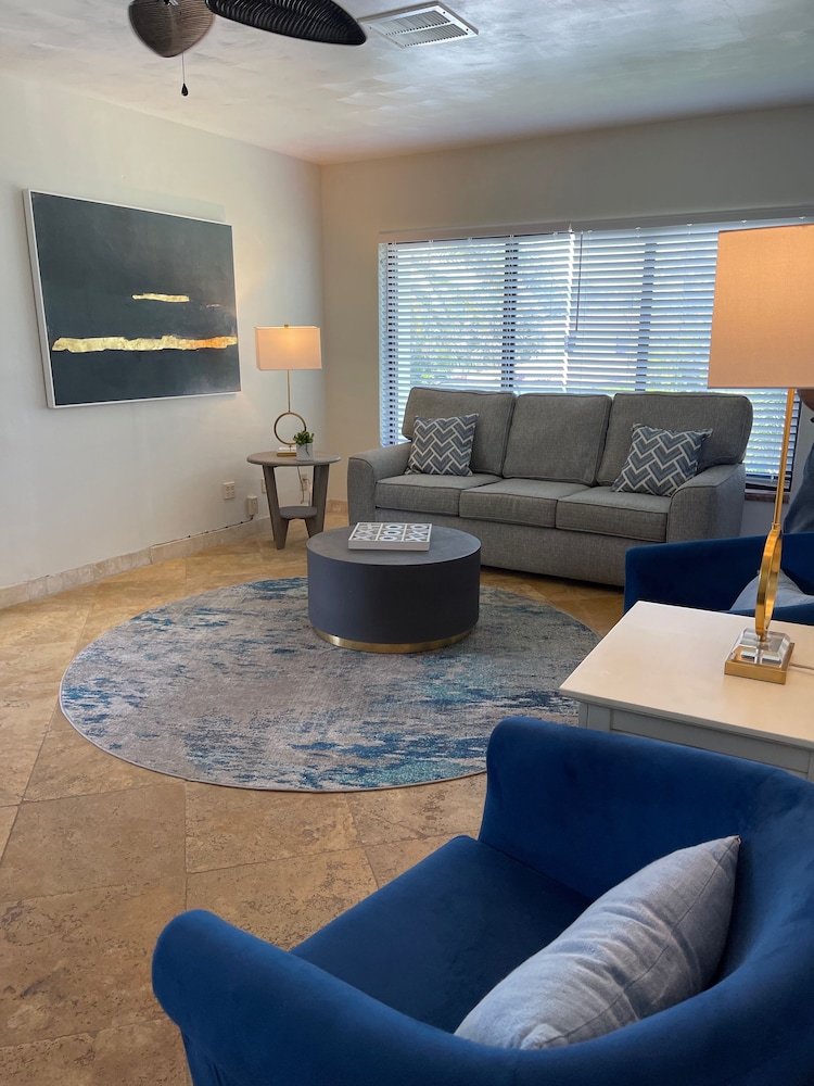 Superior Apartment, 1 King Bed with Sofa bed, Patio, Poolside