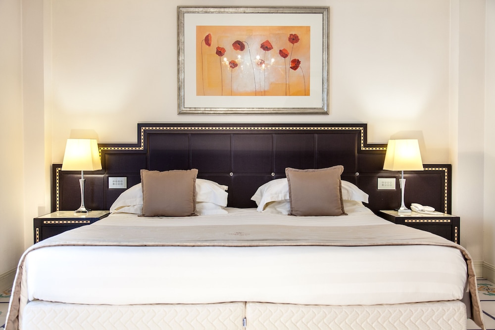 Deluxe Room, Sea View - Photo 2