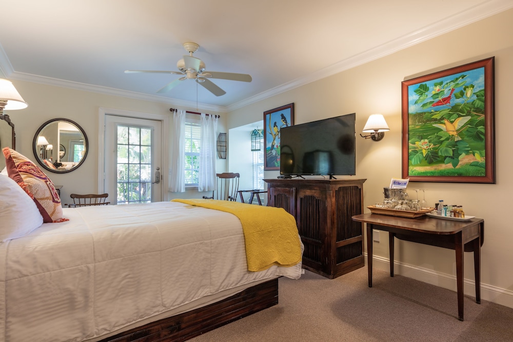 Standard Room, 1 Queen Bed, Accessible - Photo 2