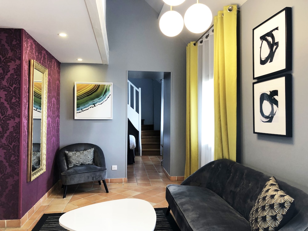 Large suite Duplex - Photo 12