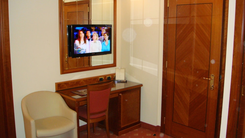 Superior Double or Twin Room, City View photo 2
