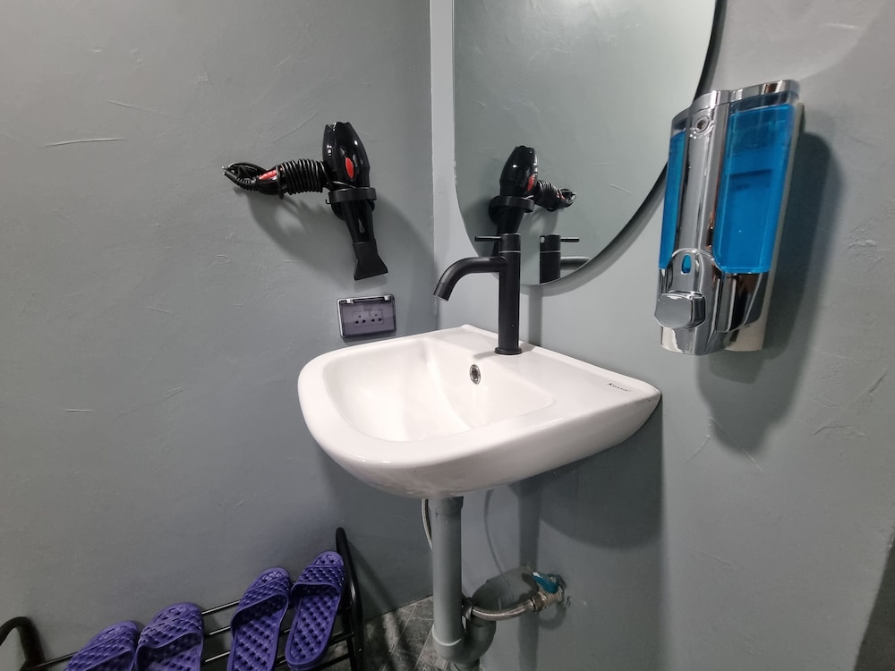 Deluxe Single Room, Mixed Dorm photo 2