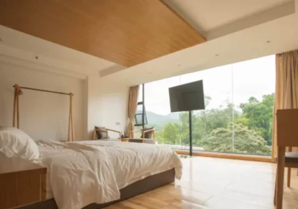 Double Bed Room With Ancient Cloud Mountain View photo 1