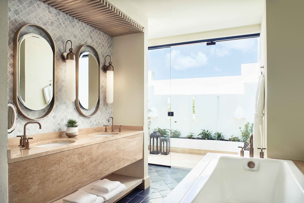 Beachfront Plunge Pool One Bedroom Casita Suite