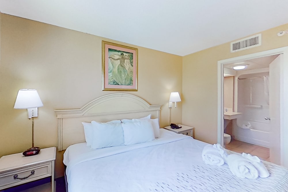 Condo, 2 Bedrooms (Oceanfront) photo 2