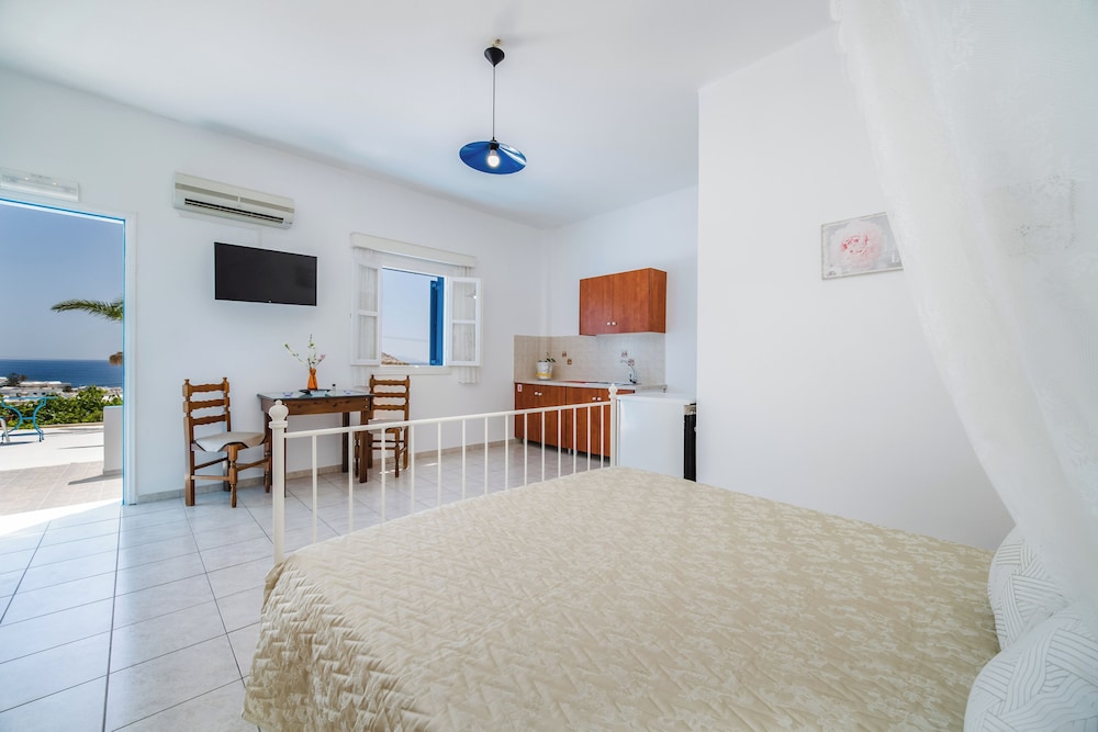 HONEYMOON SUITE WITH SEA VIEW FOR 3 PERSONS