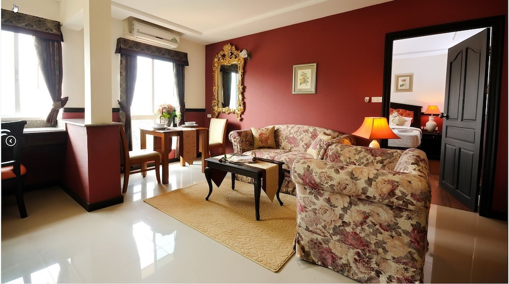 Suite - Photo 3