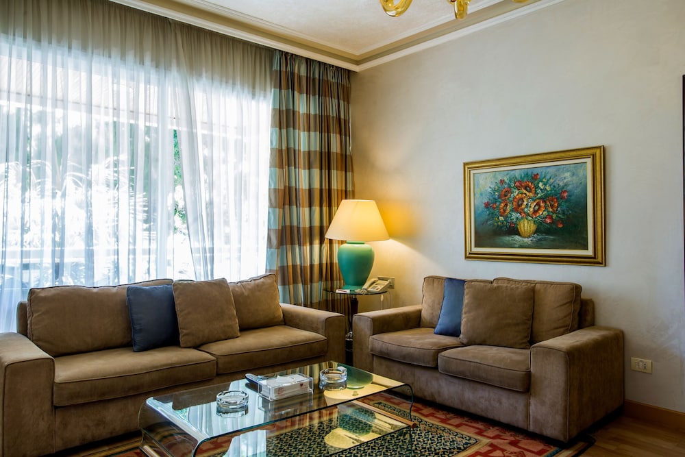 Luxury Apartment, 3 Bedrooms, Kitchen photo 2