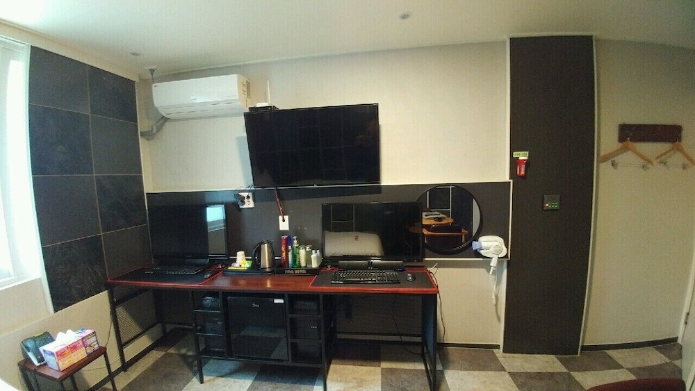 Standard Room (2pc) photo 2