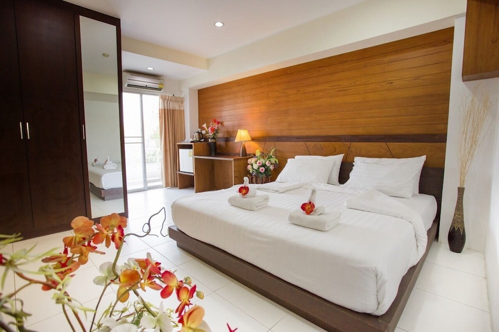 Suite Triple Room photo 2