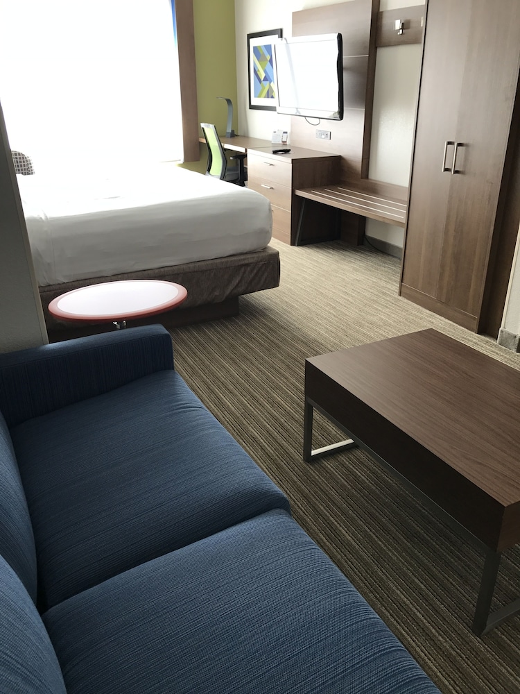 Suite, 1 King Bed with Sofa bed, Accessible (Mobility) - Photo 3