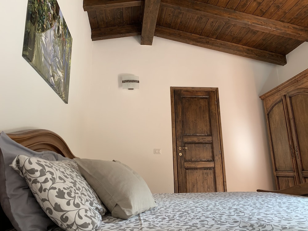 Romantic Cottage, 1 King Bed with Sofa bed, Kitchen, Sea View photo 2