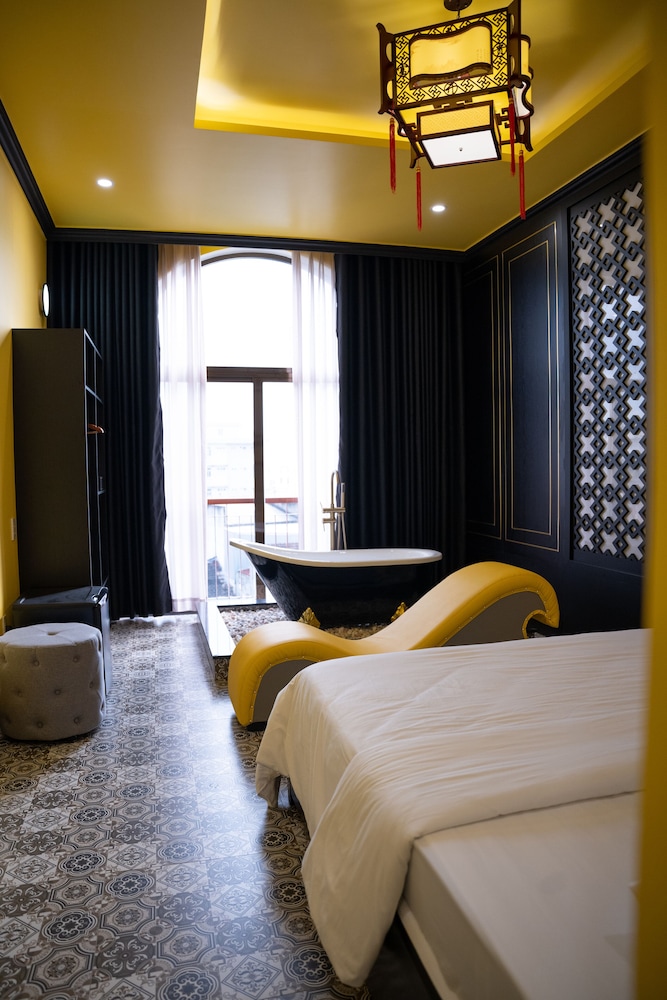 Honeymoon Room - Photo 10
