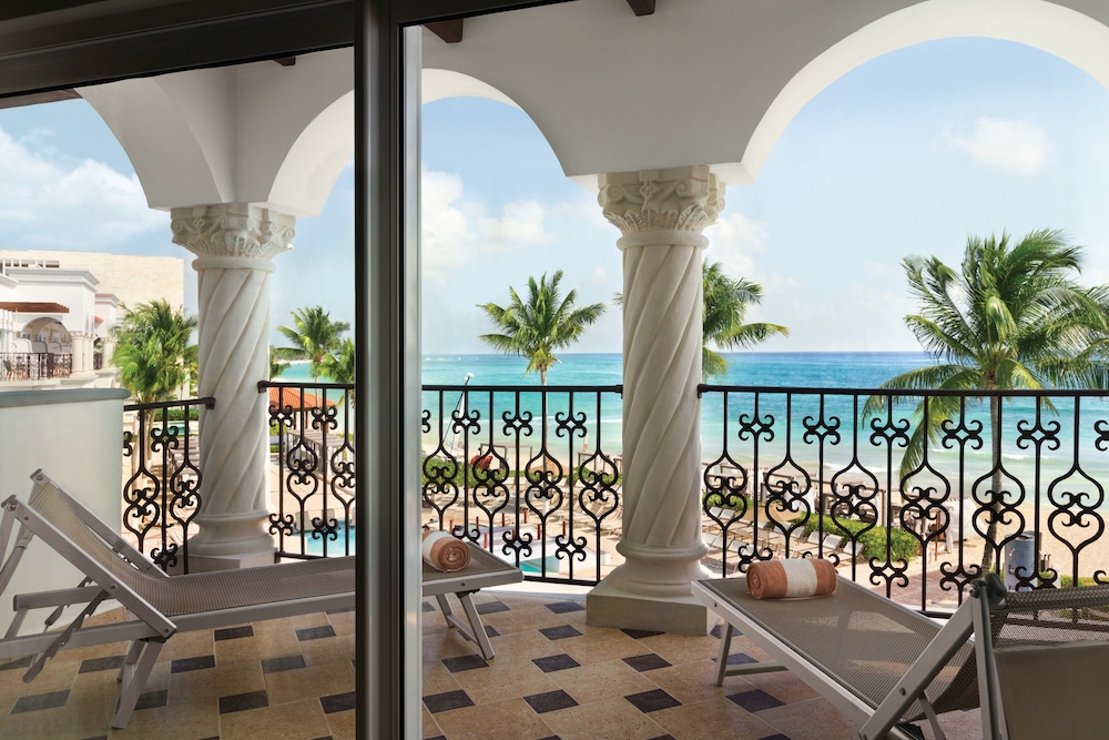 One-bedroom Suite Oceanfront - 1 King Bed