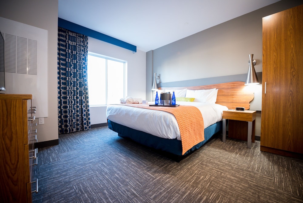 Suite, Multiple Beds, Patio (4 Waterpark Passes) photo 1