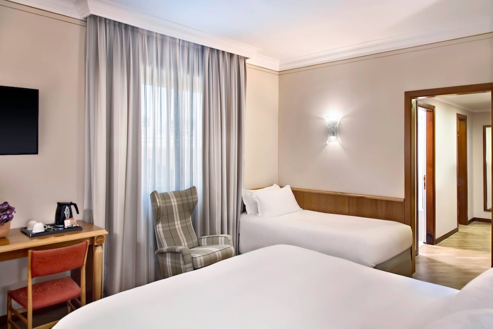 Deluxe Room, 1 King Bed with Sofa bed