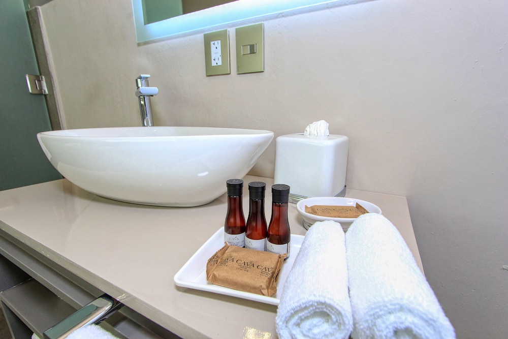 Presidential Suite, 1 King Bed with Sofa bed, Jetted Tub (Brunia) photo 3