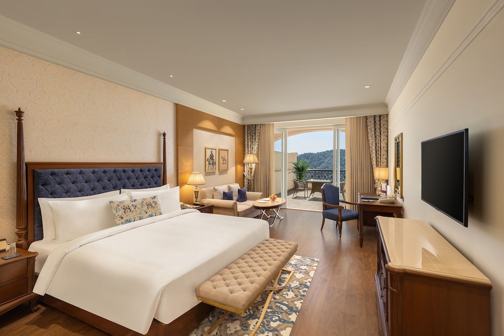 Deluxe Room, 1 King Bed, Mountain View (Superior Room) photo 1