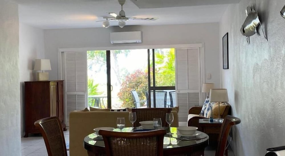 Comfort Townhome, 2 Bedrooms, Beachfront photo 1