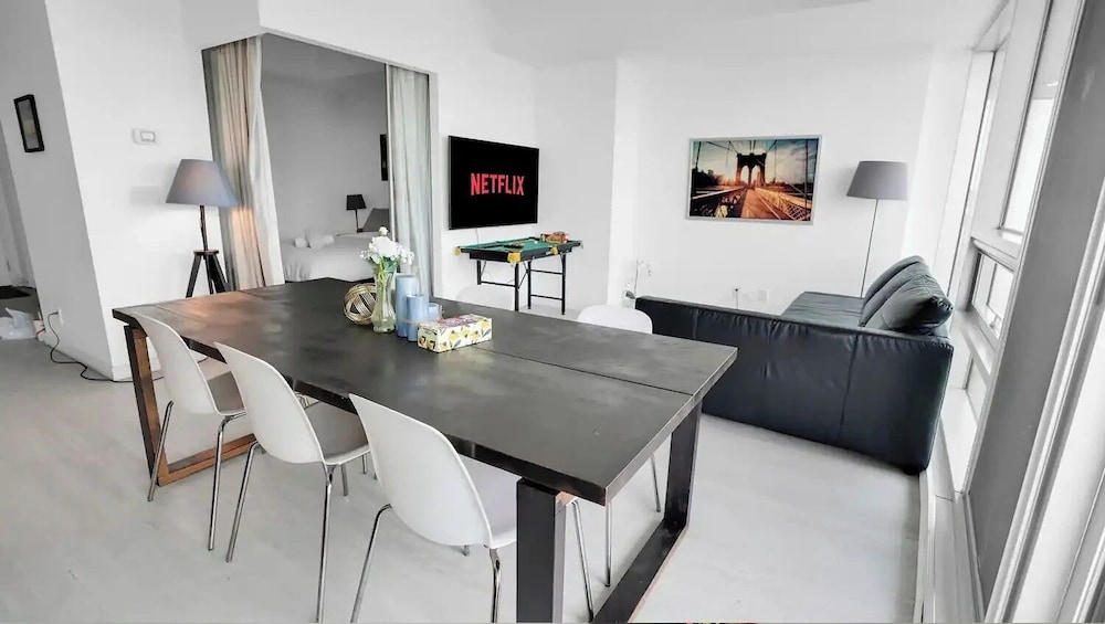 Superior Suite, City View thumbnail 6