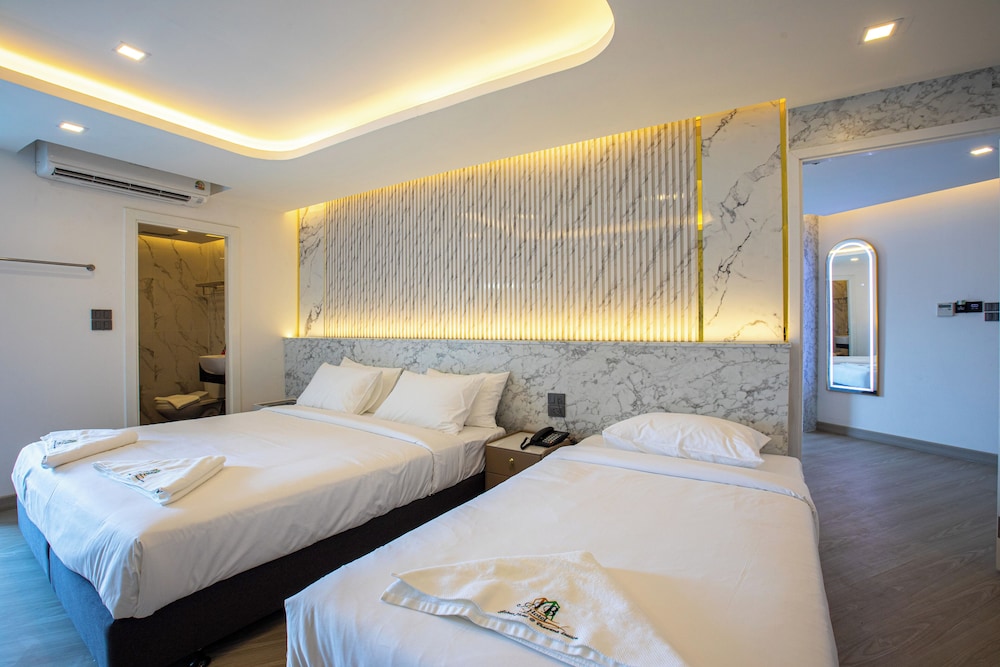 Triple Deluxe Room photo 2