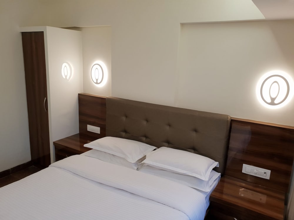 Premium Room - Photo 19