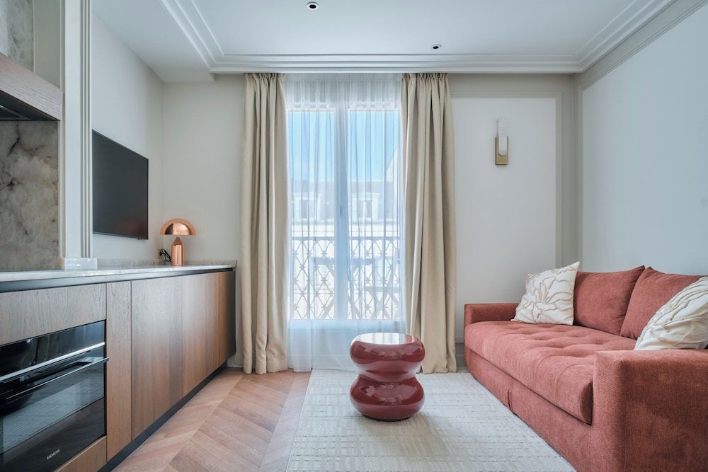 Deluxe One-Bedroom Apartment with Balcony and City View 501