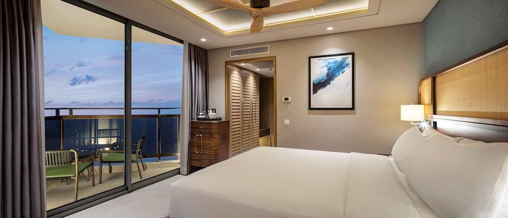 Room, 1 King Bed, Sea View, Corner