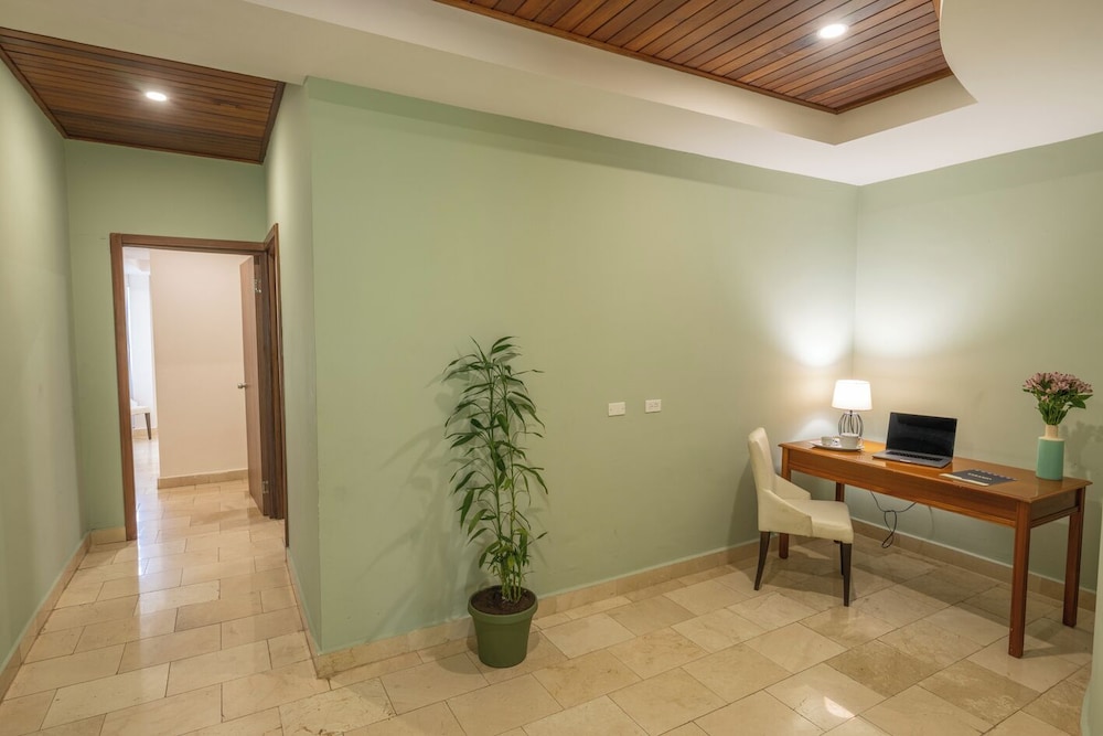 2 Bedroom Suite, 1 King Bed, 1 Queen Beds - Photo 6