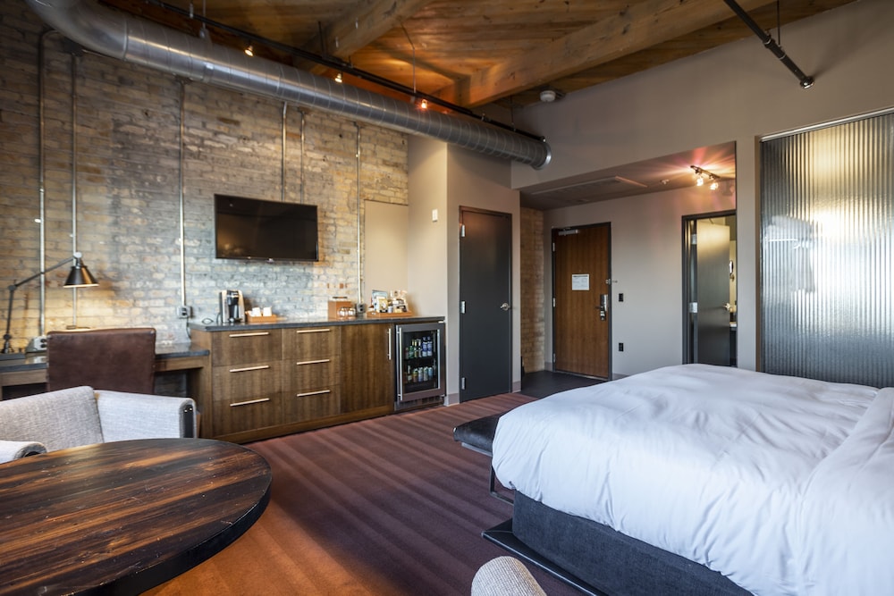 Premium Room, 1 King Bed, City View - Photo 5