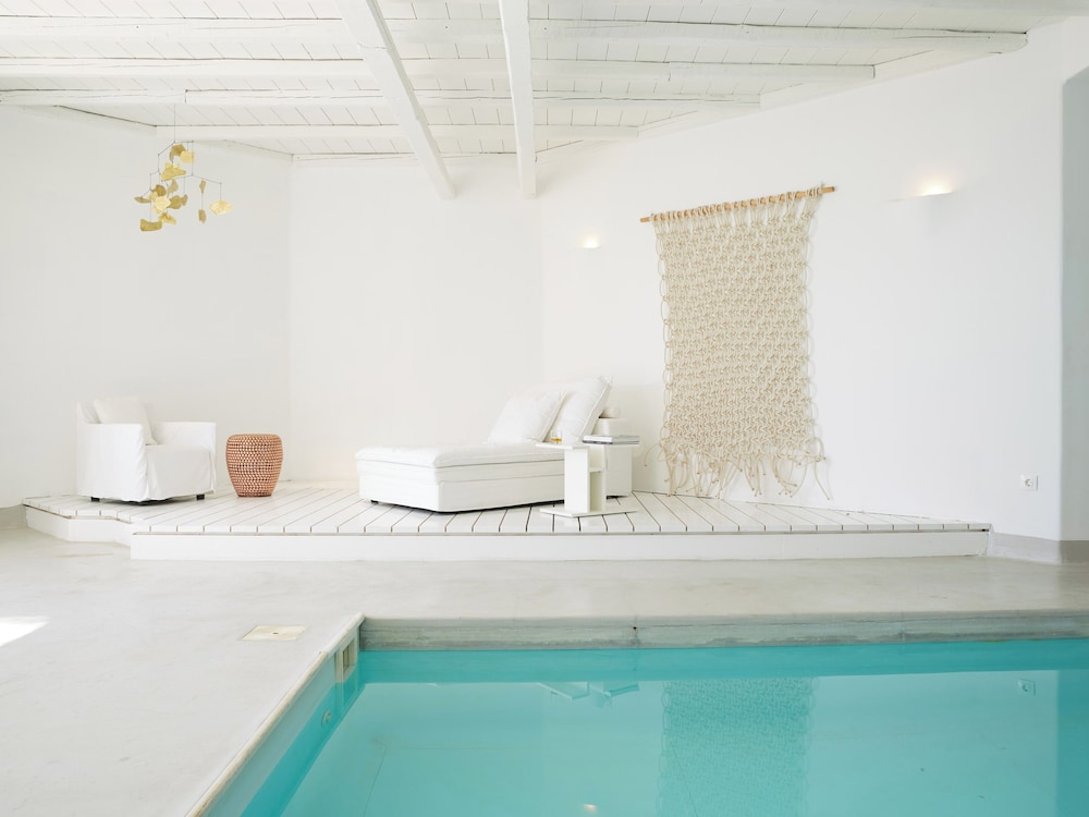 Luna Blu Suite with Private Indoor Pool - Photo 7