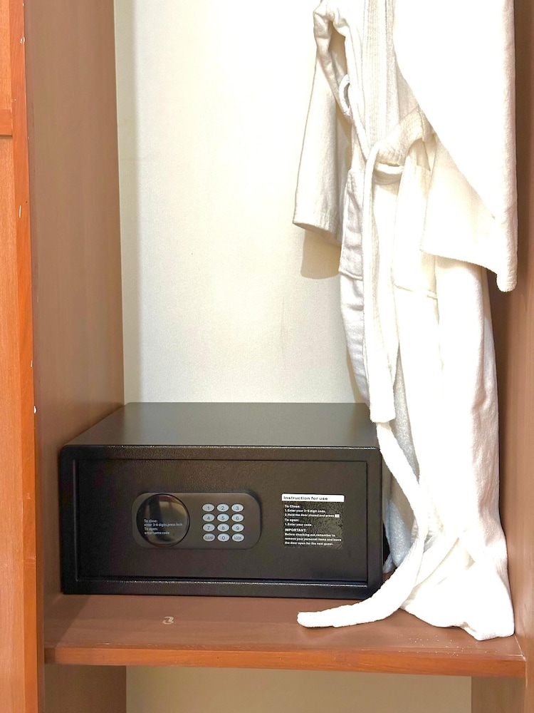 Deluxe Twin