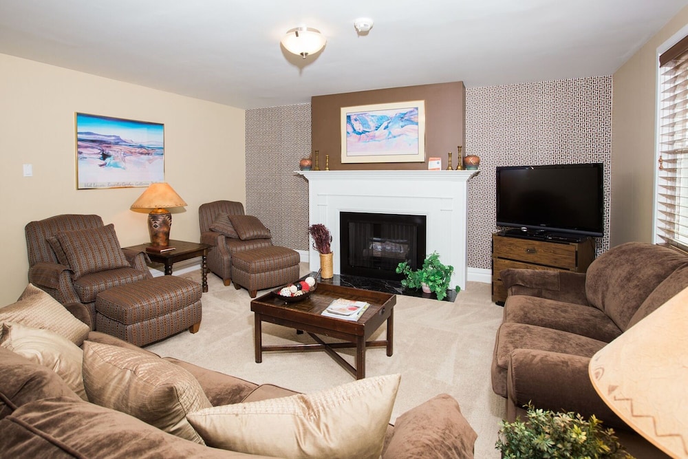 Condo, 2 Bedrooms