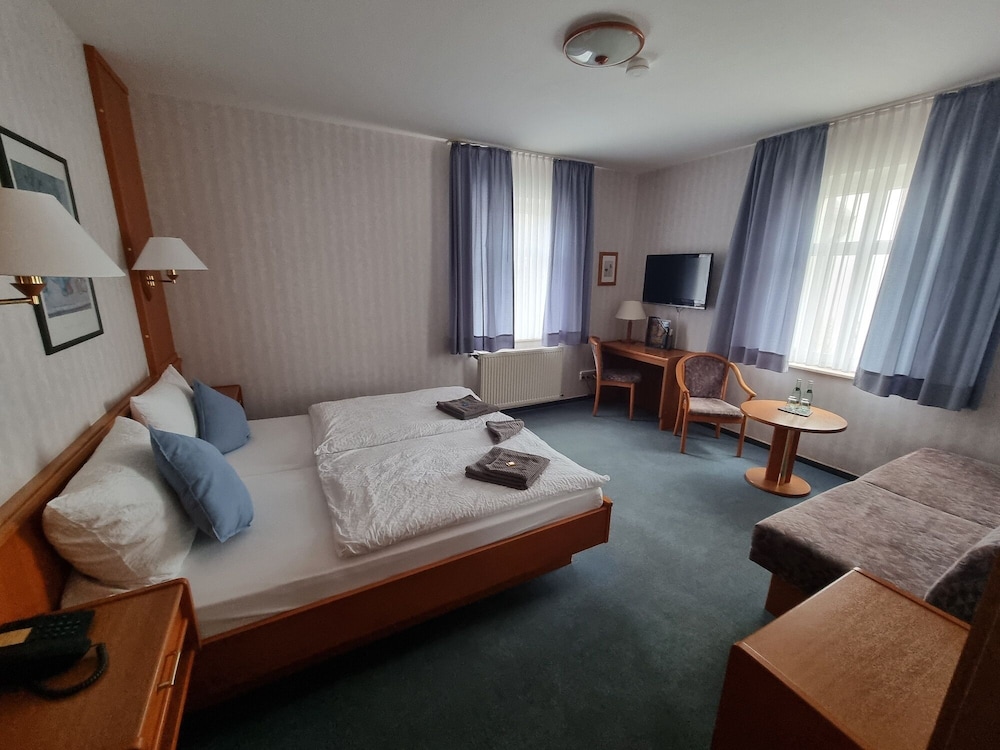 Standard Triple Room, Private Bathroom - Photo 1