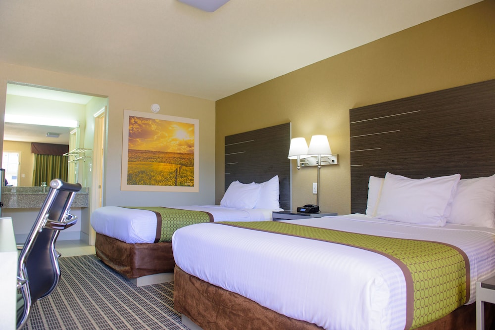 Standard Room, 2 Queen Beds, Non Smoking - Photo 3