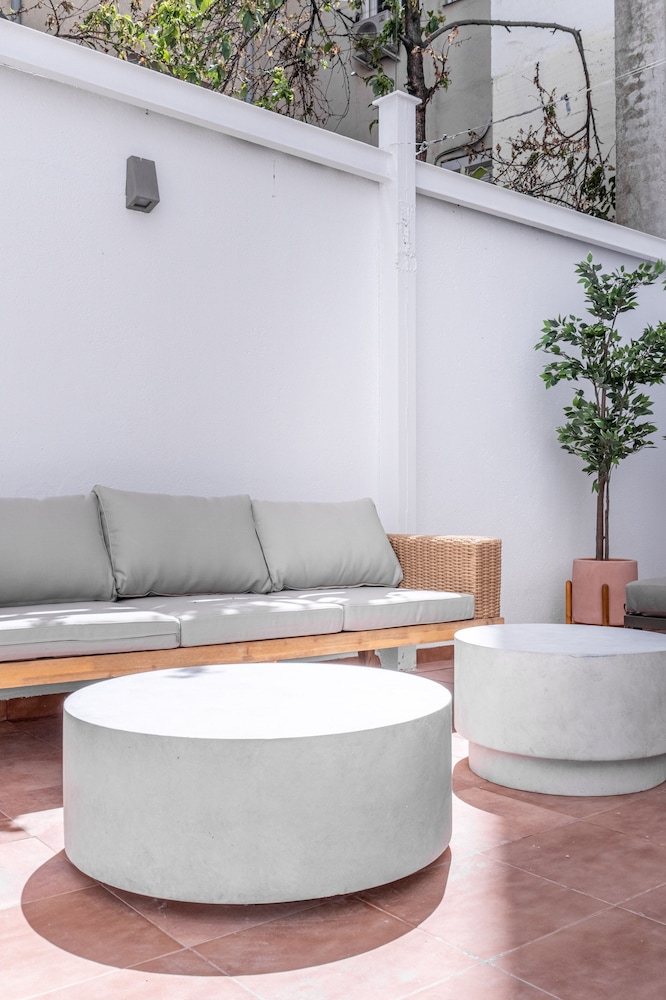 One-Bedroom Apartment with Terrace photo 2