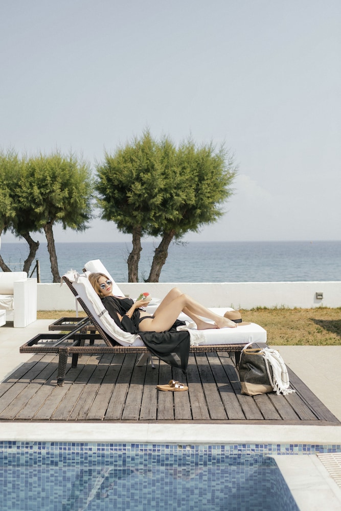 Honeymoon Bungalow, Private Pool, Sea View thumbnail 5