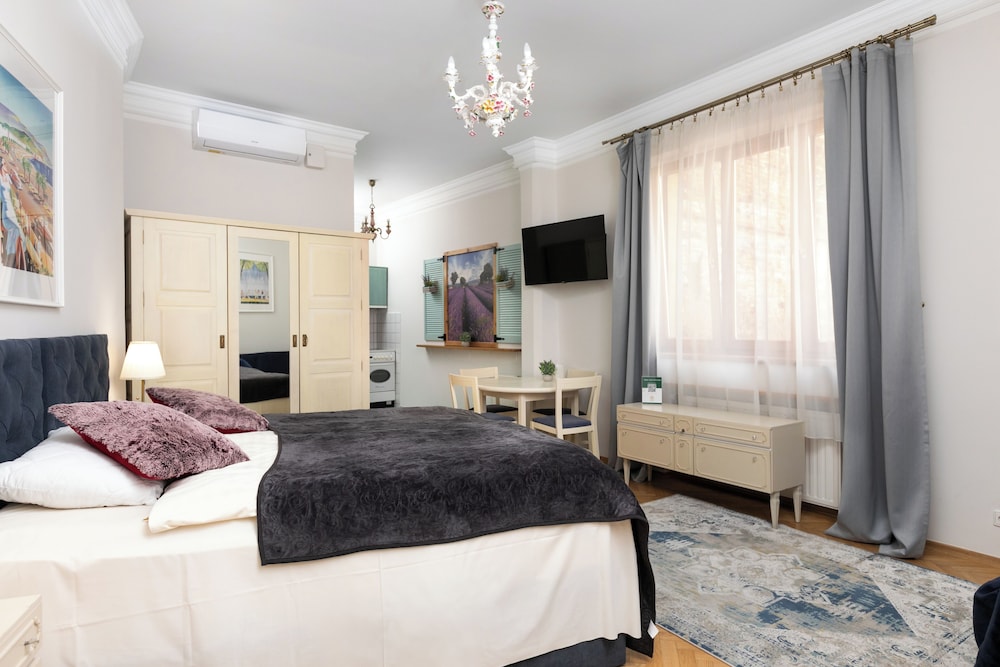 Classic Quadruple Room