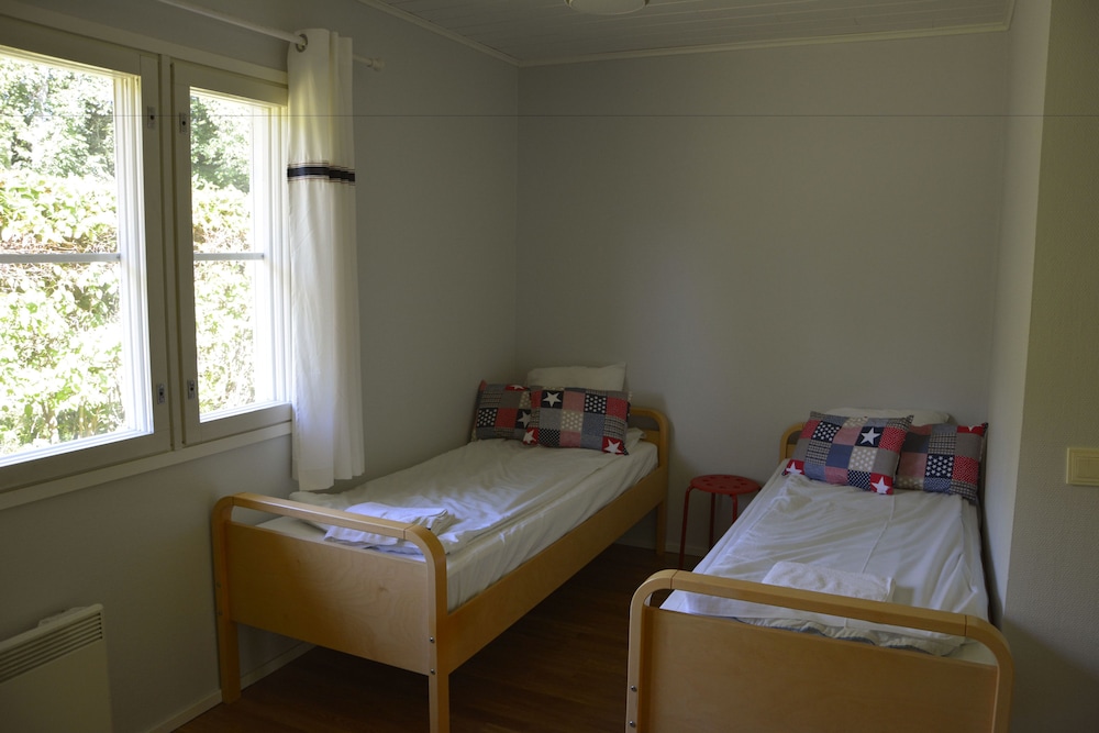 Standard Room, 3 Twin Beds photo 3